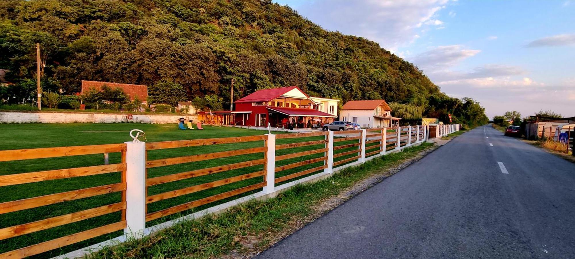 Vila Legrand Bazias 외부 사진