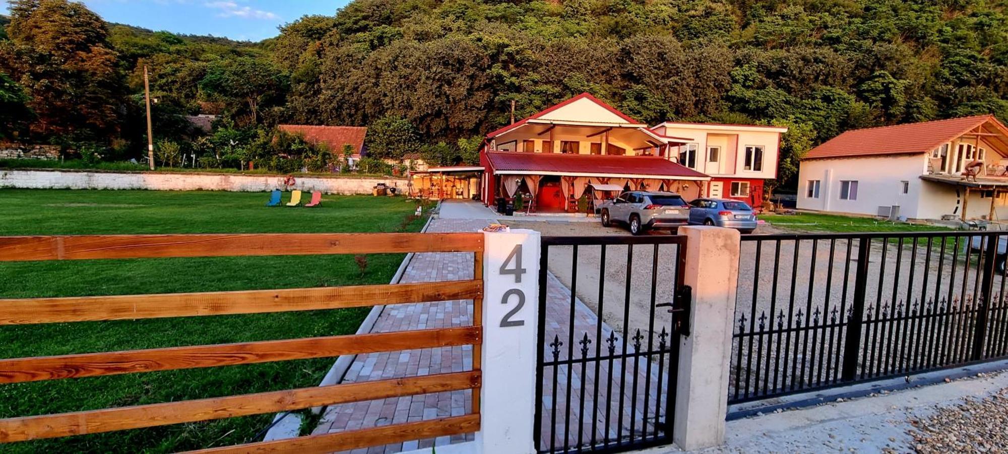 Vila Legrand Bazias 외부 사진